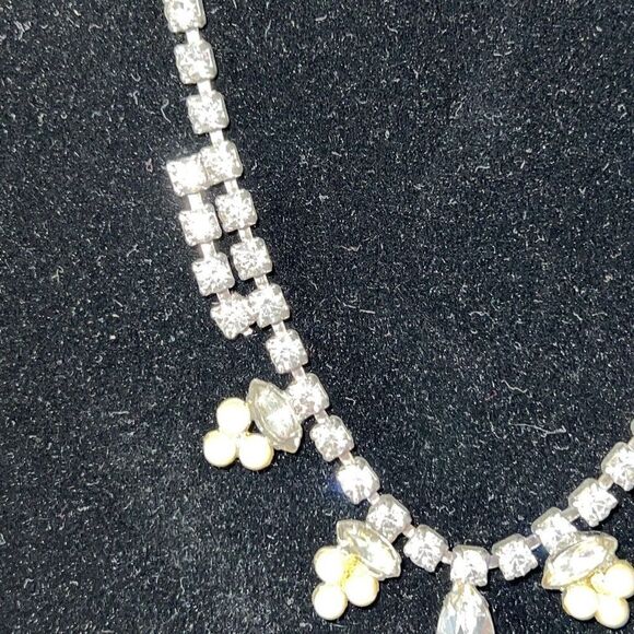 Vintage Rhinestone￼ & Pearl Crystal Chunky Statement Necklace W/ Earring’s - Picture 6 of 9
